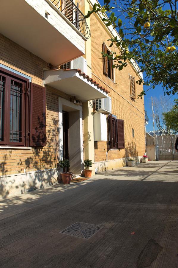Casa Vacanze Alla Maison Fiumicino Exterior foto